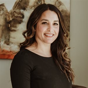 Laura Eshbach